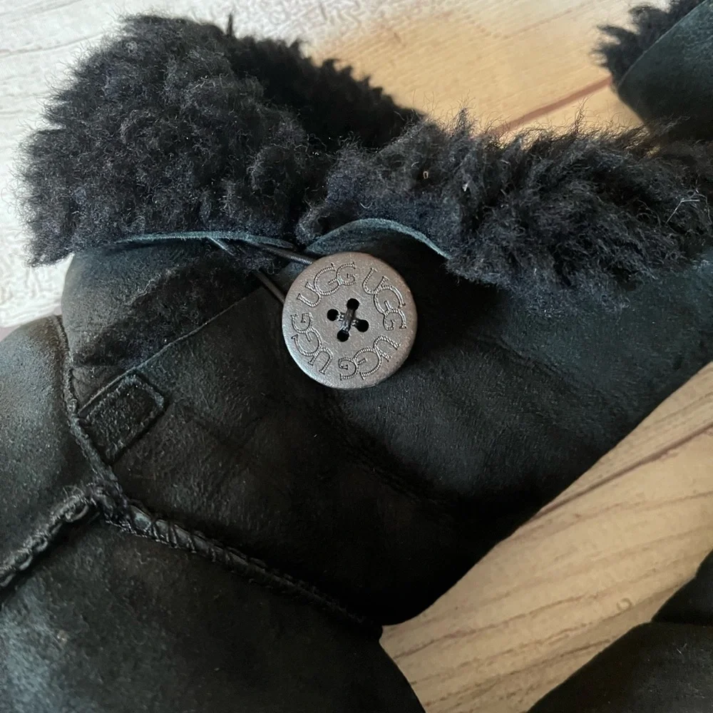 Ugg button accent black suede boots sz 7